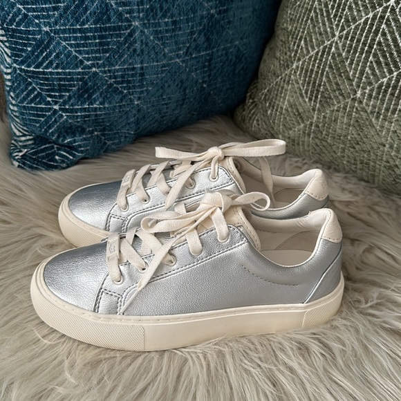 NEW UGG ZILO METALLIC SILVER - Picture 3 of 10
